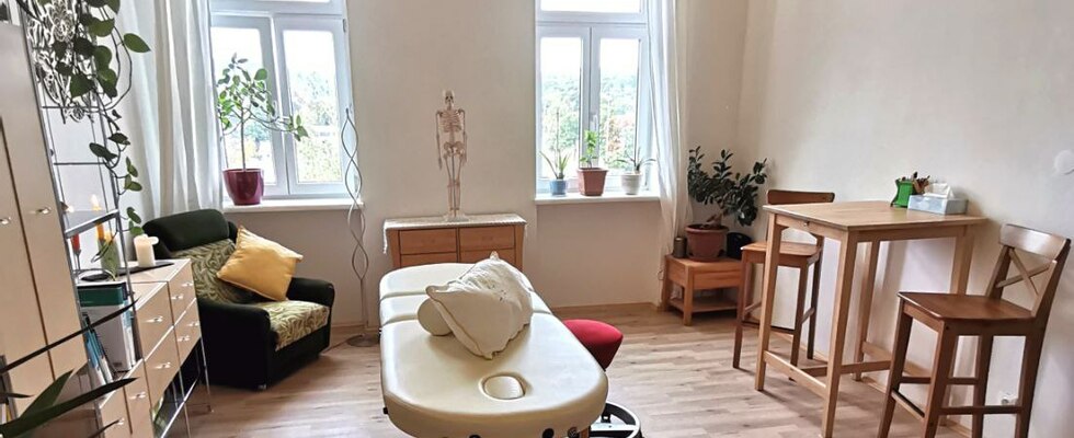Charmante, vollmöblierte Altbau-Praxis freut sich auf dich und deine Klienten