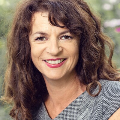 Angela Szivatz Trauerrednerin, Abschieds- & Trauerbegleiterin